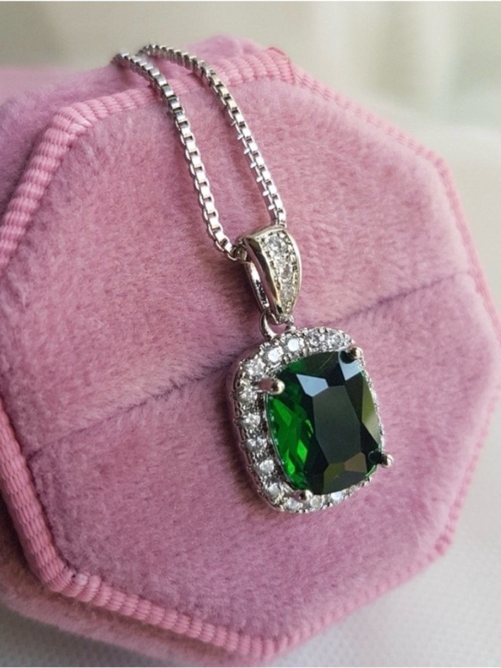 Swarovski Elements 925 Silver Rectangular Emerald Green Halo Pendan Necklace NEW
